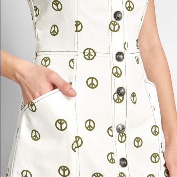ModCloth- NWT White Peace Casual Sleeveless Dress- 2 - Picture 5 of 9